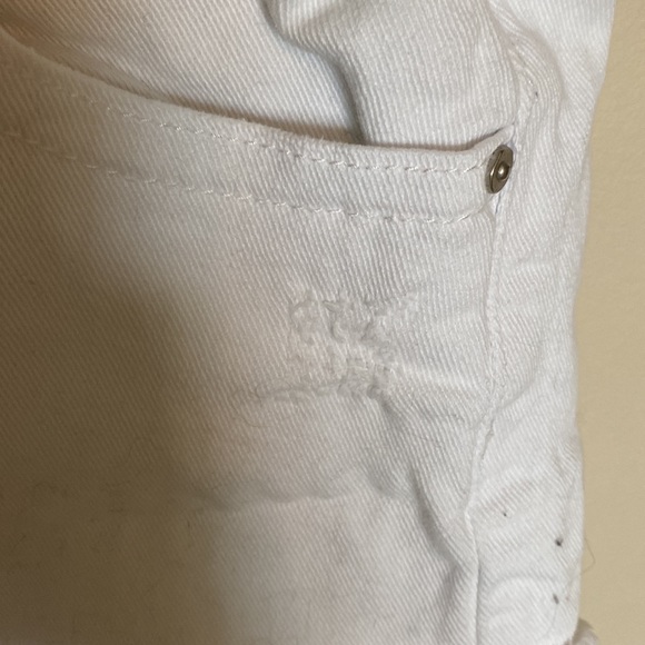 ❤️White Jean Shorts - Picture 5 of 8